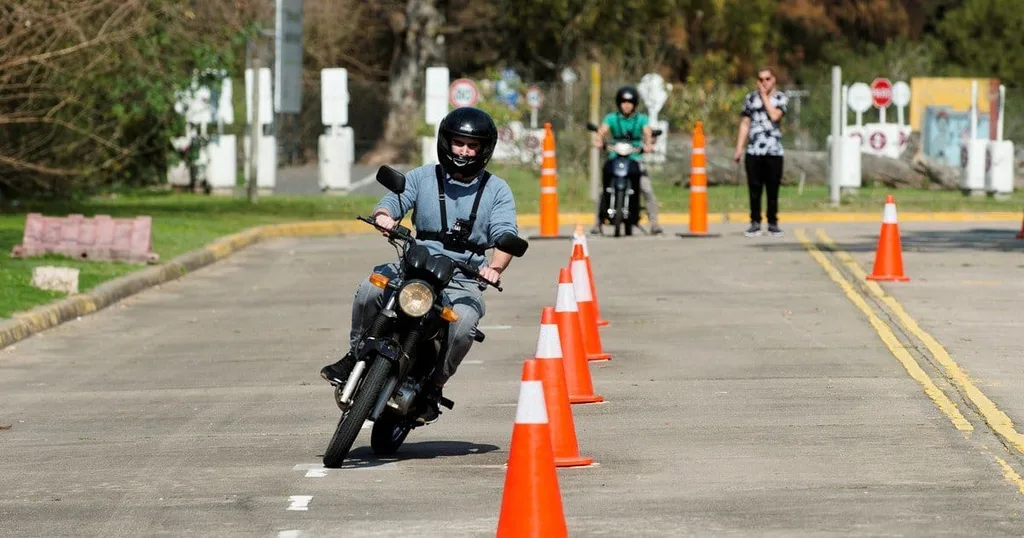 Clases practicas de moto para no suspender el a2